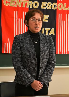 矢板中央高で来春始動する女子サッカー部の監督に就任する手塚さん＝矢板中央高