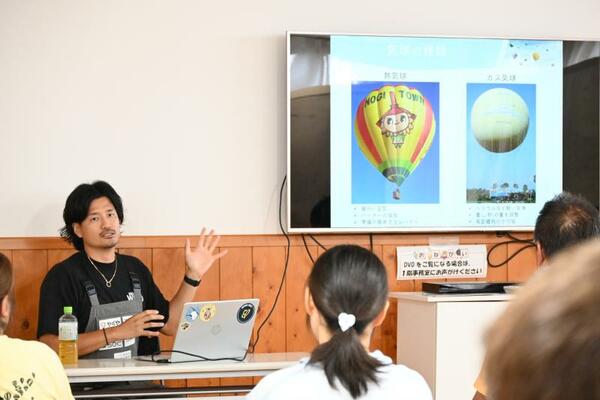 熱気球について語る藤田さん