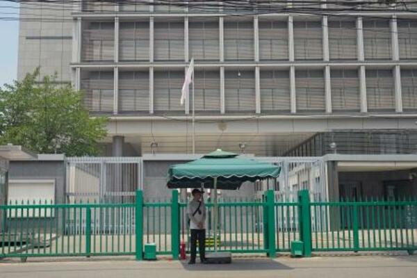北京の在中国日本大使館=24日(共同)