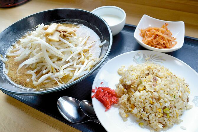 「Ｆランチ　ミニチャーハン＋ラーメン」で大満足