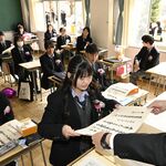 県立高64校で卒業式　別れ惜しみ、学びや巣立つ