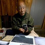 【少尉のいしぶみ】㊦記録　「誰にも言うな」　父が残した写真