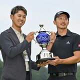 猛チャージの岩崎亜久竜が逆転で初優勝、日大ゴルフ部同期の妻に感謝 ゴルフJPC最終日