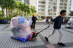 香港警察、火災の支援活動を阻止
