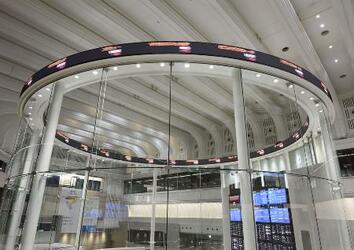 東証、５８５円安