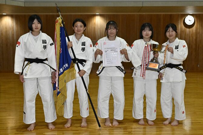 女子団体優勝の国学栃木