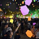 夜空へ星のように　250個のランタンで幻想的な光景　那須ハイでフェス、…