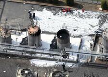 製薬工場タンク爆発か、５人搬送