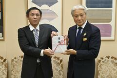 ふるさと納税で県に寄付金贈呈