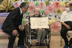 市内最高齢１０７歳 曽篠さんに祝詞