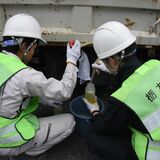 県などが大型ディーゼル車を抜き打ち調査　国道294号沿い　不正軽油撲滅へ