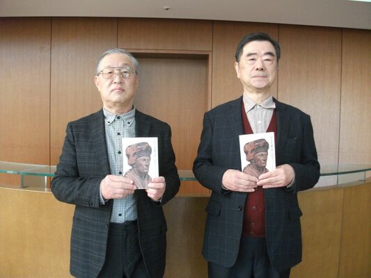 「エラスムス像の謎」を出版した森さん(右)と道山さん