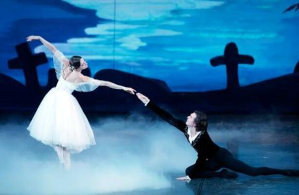 　「ジゼル」の一場面（光藍社提供）