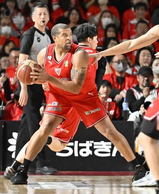 現役復帰し先発出場で貢献した千葉Ｊのギブス＝千葉県船橋市のららアリーナ東京ベイ