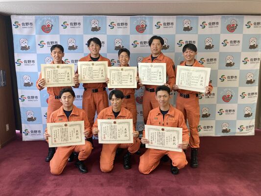 ３部門で優勝を飾った市消防職員たち