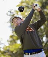 鈴木が首位、蝉川は２打差の３位