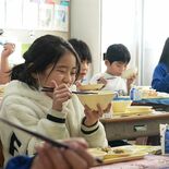 「甘くておいしい」地元産ネギ　栃木の企業が260キロ提供、市内全小中学…