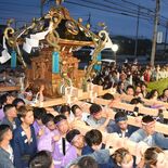 暑くて熱い季節が始まる　金色のみこし威勢よく　真岡で中村夏祭り
