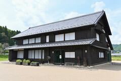 古民家の風情、自然も満喫