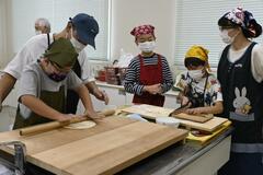 県産小麦でうどん作り