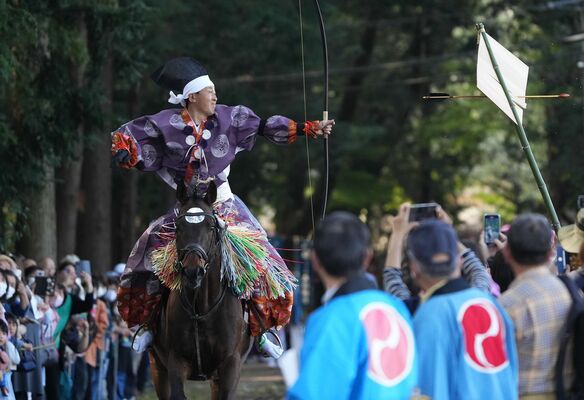 大神神社で行われた流鏑馬