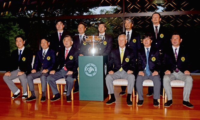 11人が参加したチャンピオンズディナー＝日光東照宮客殿