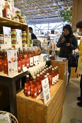 アコメヤトウキョウで行われているテストマーケティングのコーナー＝東京都新宿区