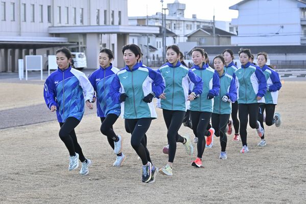 本番に向け調整する文星女の選手たち＝宇都宮市