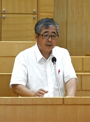 次期町長選への不出馬を正式表明する市貝町の入野町長＝３日午前、市貝町議会議場