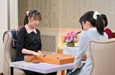 姉の上野女流名人が先勝
