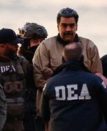 マドゥロ氏、NY連邦地裁に到着