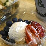 じっくり発酵、濃厚な本格派　グリークヨーグルト　CAFE&DELI H…