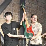 高根沢の修理・販売店が町産木材でオリジナル楽器を製作 「活動後押しに」と、地元拠点のバンドに無償提供