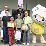 LRT開業後に来場者急増、人気スポットに　宇都宮の飛山城史跡公園　50万人目に記念品