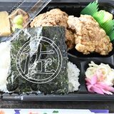 国産若鶏、自慢の「金と黒」　おもてなし弁当　からあげ家なるねこ（佐野）