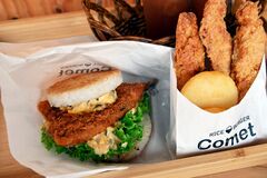 【推しの逸品】焼きご飯との相性抜群　タルタルアジフライバーガー　Comet（宇都宮）