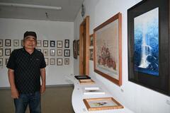 画家佐藤さん ３０日まで個展