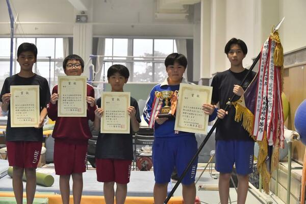 男子団体優勝の氏家