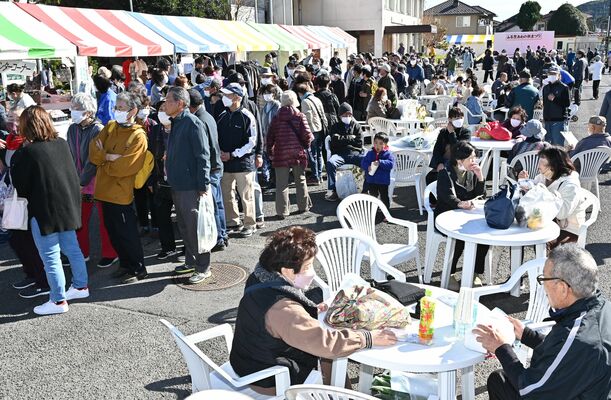 多くの来場者でにぎわう会場