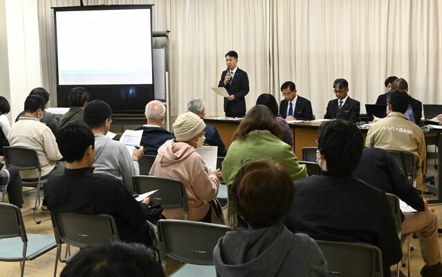 初開催された市庁舎移転などに関する市民説明会