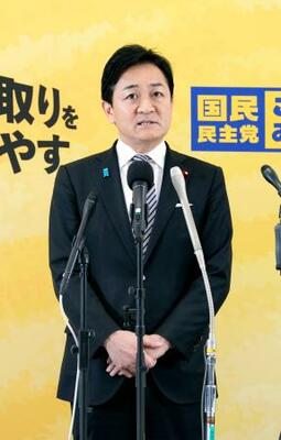 　記者会見する国民民主党の玉木代表＝１３日午前、国会