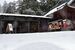 雪化粧した日光二荒山神社中宮祠の境内＝６日午前１１時４５分、日光市中宮祠