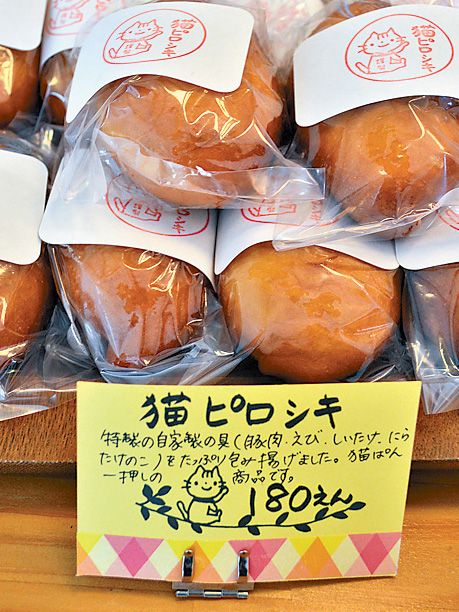 具は豚肉、エビ、シイタケ、タケノコ、ニラがたっぷり
