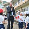 オーストリア・サルム伯爵、ゆかりの青木小で児童らと交流　那須塩原市とリンツ市が姉妹都市提携10周年