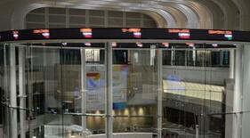 東証続落、終値前日比５９２円安