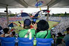 事件遺児らをプロ野球観戦に招待