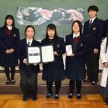 壬生高美術部「食うか食われるか」で入賞　黒板アート甲子園2023　チョ…