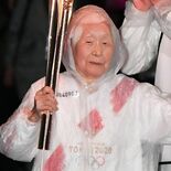 104歳の箱石さん、雨の中でも軽快に　栃木県聖火リレー