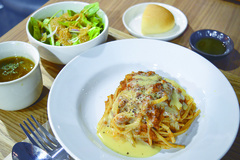 Ｃａｆｅ 叶（カフェ　カナッタ）とろ～りチーズのベジボロネーゼパスタ