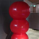 渡辺豊重の「モクモク」 栃木県立美術館・武関彩瑛さん 高さ6メートルの四つの丸 単純な形組み合わせ制作